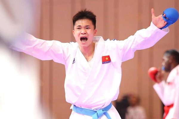 Chu Văn Đức vào tứ kết môn Karate tại Sea Games 33