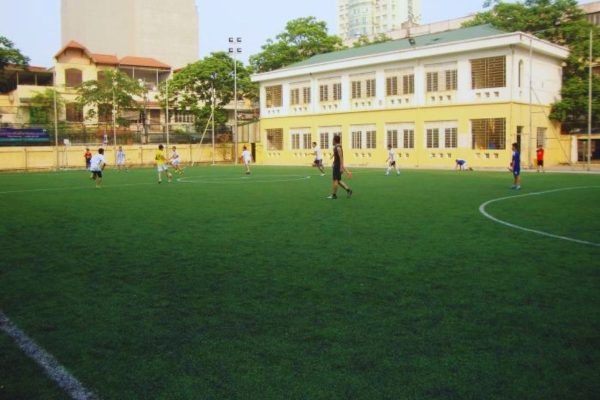 Sân 10-10 Trần Huy Liệu