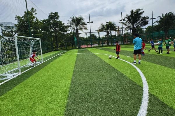 Sân bóng Bạch Đằng