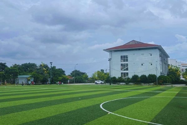 Sân bóng Hồ Thạch Bàn