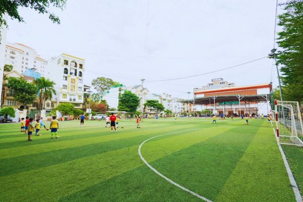 Sân bóng đá Trung tâm Thể thao Phong Sơn 1 – Quận 5
