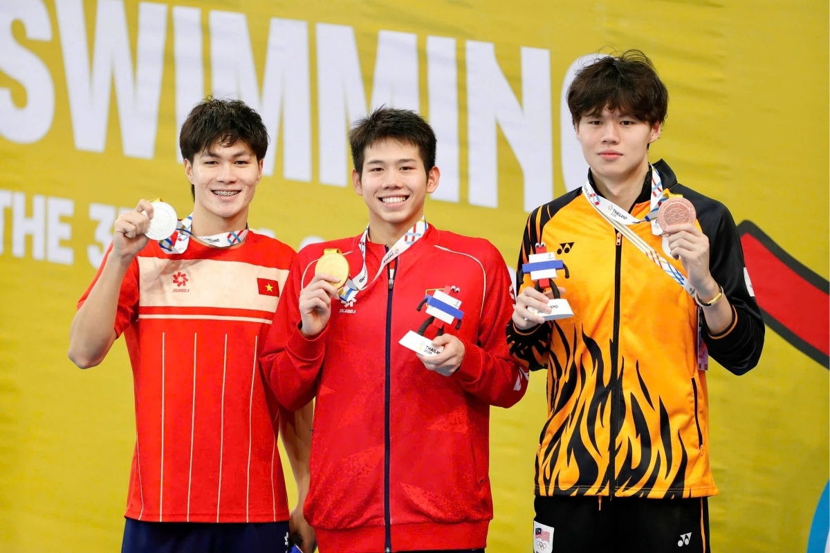 Ánh Viên nghẹn ngào tự hào khi em trai Quang Thuấn giành HCV SEA Games 33