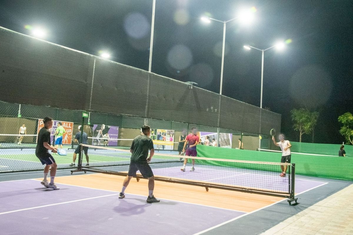Nỗi kinh hoàng mới: Hàng xóm mất ngủ vì tiếng vợt pickleball