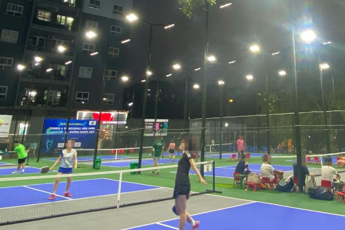 Nỗi kinh hoàng mới: Hàng xóm mất ngủ vì tiếng vợt pickleball