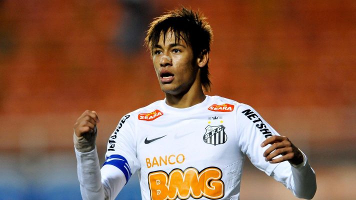 Neymar chơi cho Santos FC và lúc đó tài năng bộc lộ