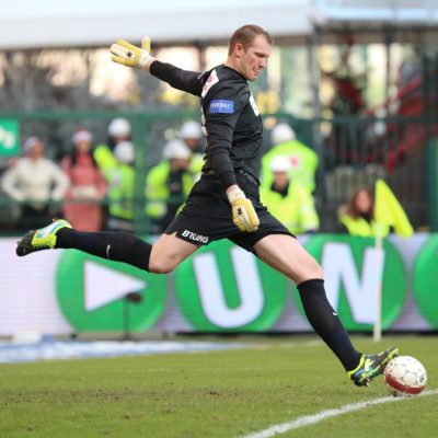 Kristof Van Hout: 2m08
