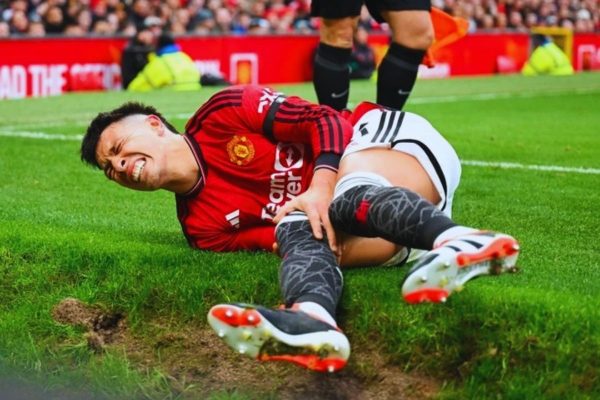 Lisandro Martínez bị rách dây chằng chéo trước (ACL)