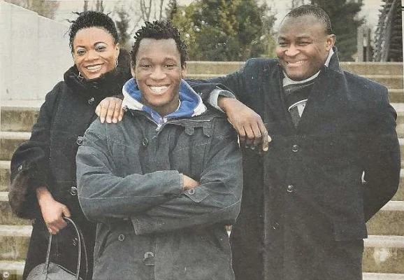Romelu Menama Lukaku Bolingoli sinh ngày 13/5/1993 tại Antwerp