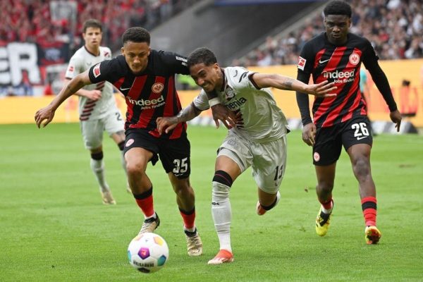 Phong độ của Frankfurt và Leverkusen
