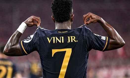 Bernabéu gọi tên Vinícius