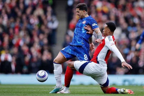 Điểm nóng 1: Arsenal – Chelsea và cuộc chiến “trung lộ bị khóa”