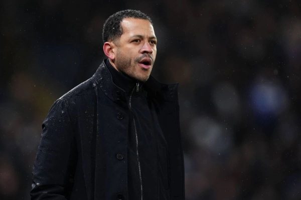 HLV Liam Rosenior tức giận sau khi Chelsea để Burnley cầm hòa
