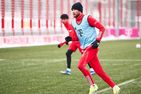 Konrad Laimer đã trở lại tập luyện đầy đủ