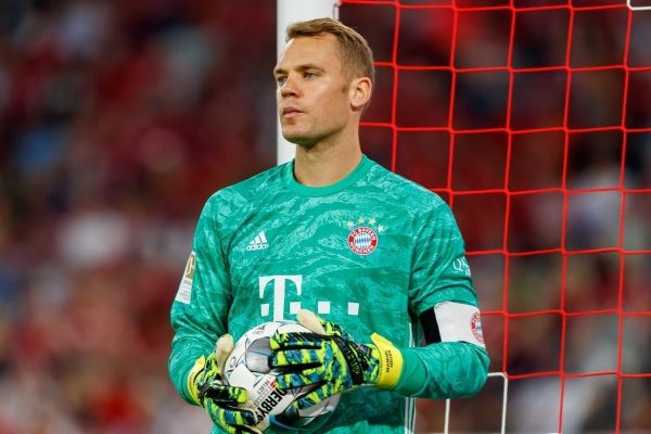 Neuer vẫn giữ vai trò quan trọng cả trong phòng thay đồ lẫn trên sân cỏ