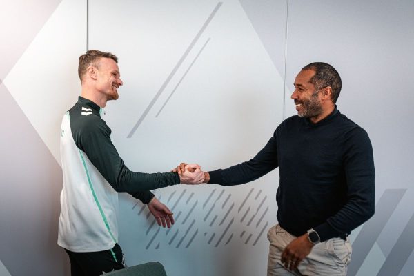Thiona tỏ rõ sự hào hứng khi lần đầu ngồi vào ghế huấn luyện trưởng của Werder Bremen