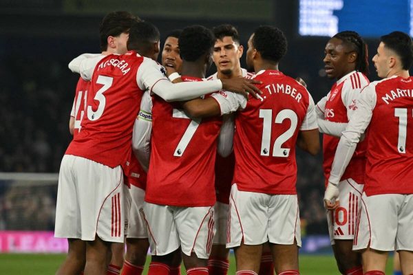 Arsenal tạo khoảng cách lớn trong cuộc đua vô địch
