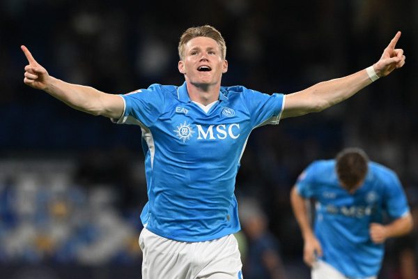 McTominay tỏa sáng giúp Napoli thăng hạng