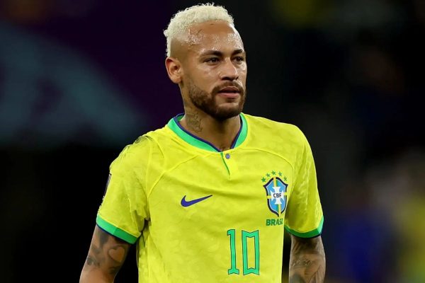 Neymar bị loại khỏi danh sách tuyển Brazil