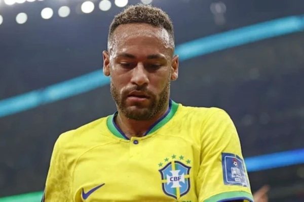 Neymar không còn trong top 100 cầu thủ Brazil đắt giá