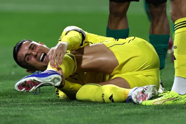 Ronaldo dính chấn thương cơ nghiêm trọng tại Al Nassr