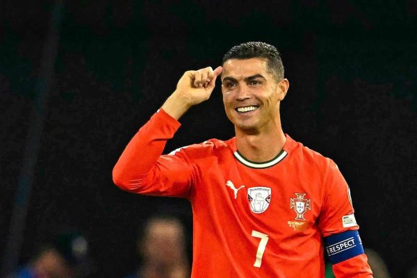 Ronaldo nỗ lực tập hồi phục khi vắng mặt ở tuyển Bồ Đào Nha
