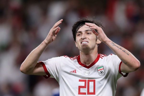 Sardar Azmoun bất ngờ bị loại khỏi danh sách triệu tập của tuyển Iran