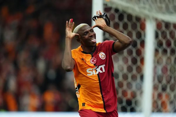 Tin đồn Bayern Munich muốn chiêu mộ tiền đạo Victor Osimhen