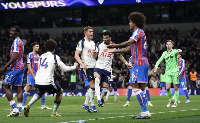 Crystal Palace gây sốc khi đánh bại Tottenham