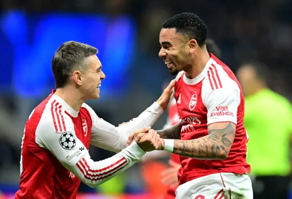 Arsenal tiếp tục chiếm lợi thế trong cuộc đua vô địch