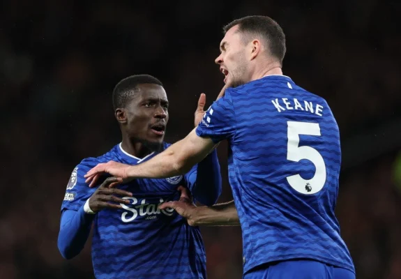 Everton bùng nổ bất ngờ Trở lại cuộc đua lớn?