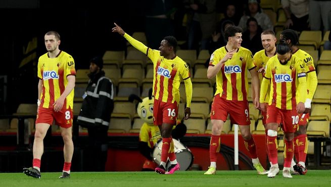 Watford thắng Wrexham 3-1, tiếp tục bám đuổi nhóm play-off