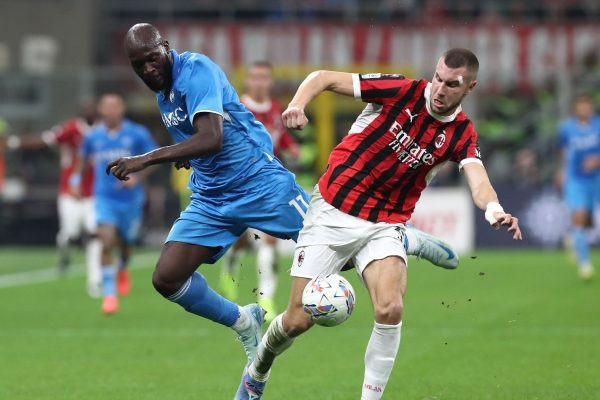 Napoli hạ Milan phút cuối, cuộc đua Scudetto bùng nổ