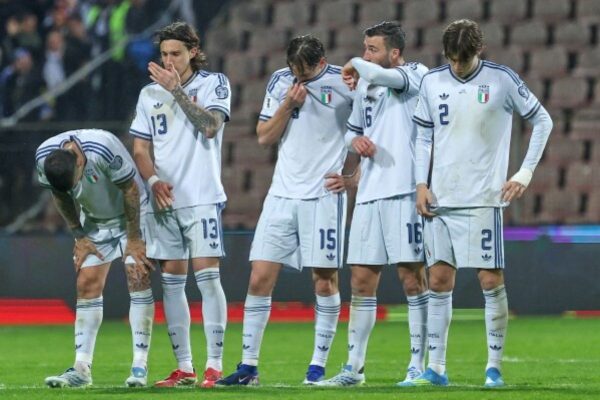 Italia tiếp tục chìm trong nỗi thất vọng khi để thua Bosnia & Herzegovina